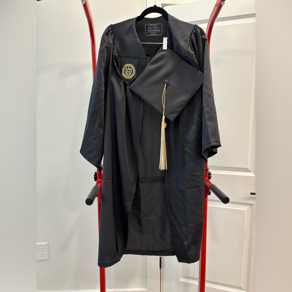 Georgia Tech (GT) Bachelor Graduation Cap & Gown (5'0" to 5'2")
